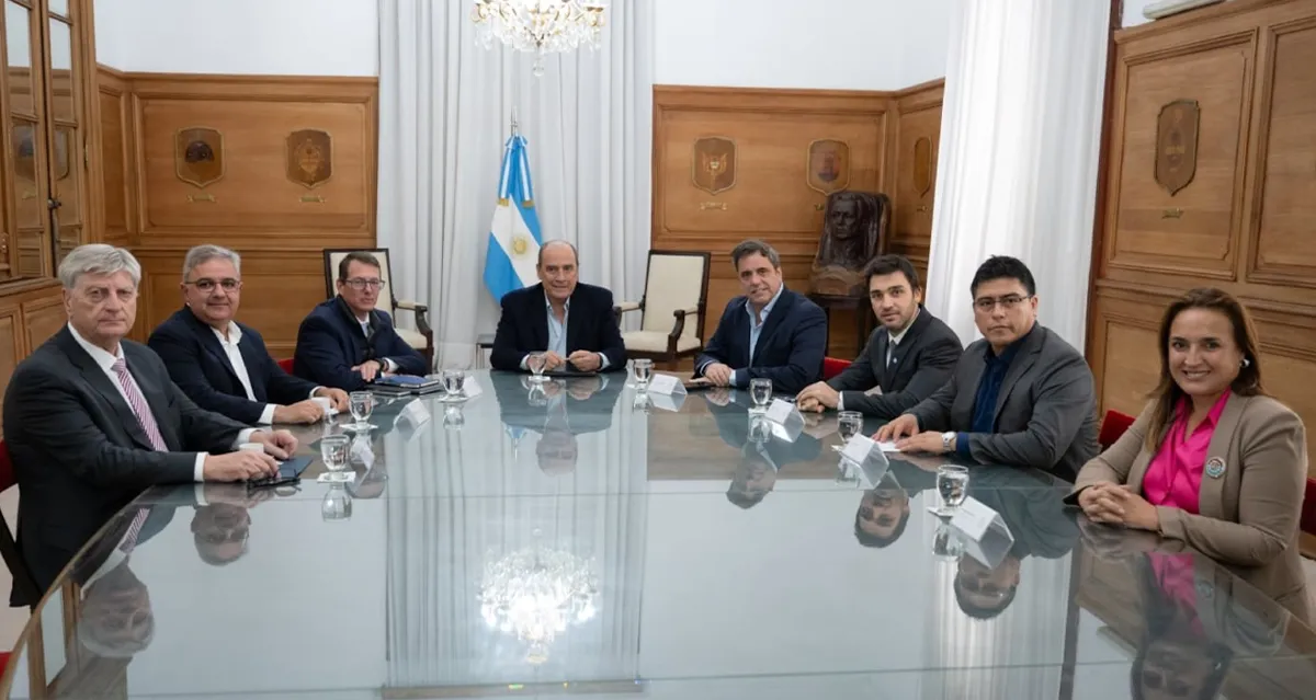 Guillermo Franco junto a gobernadores