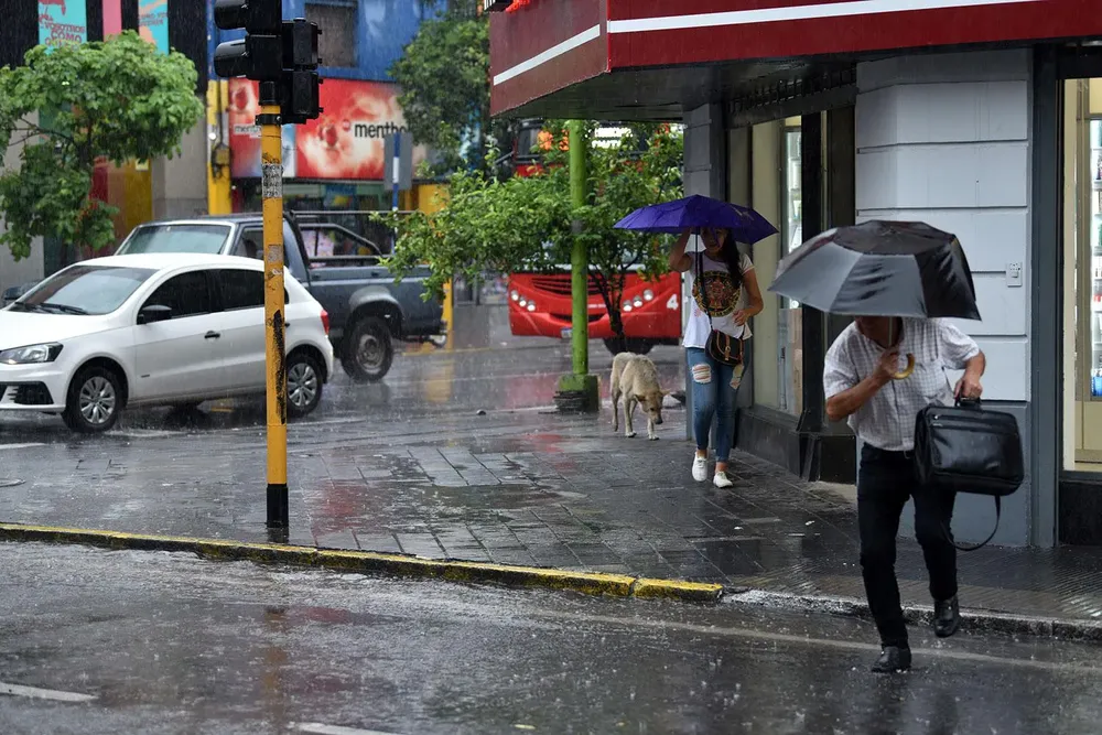 tucuman-esta-bajo-alerta-meteorologica-lluvias-intensas-830298-101358