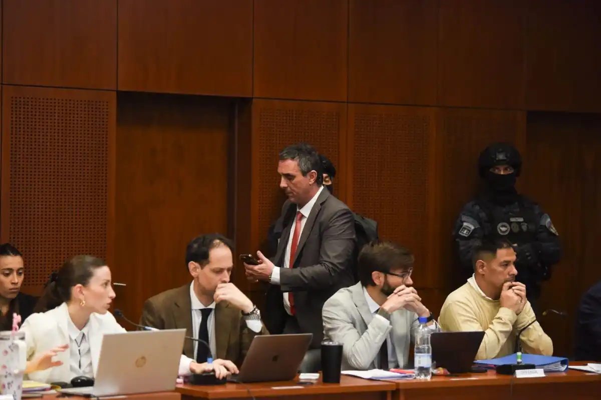 1200x800_marcelo-cosiansi-abogado-defensor-felipe-militar-sosa-se-retiro-sala-audiencias-1160144-092603
