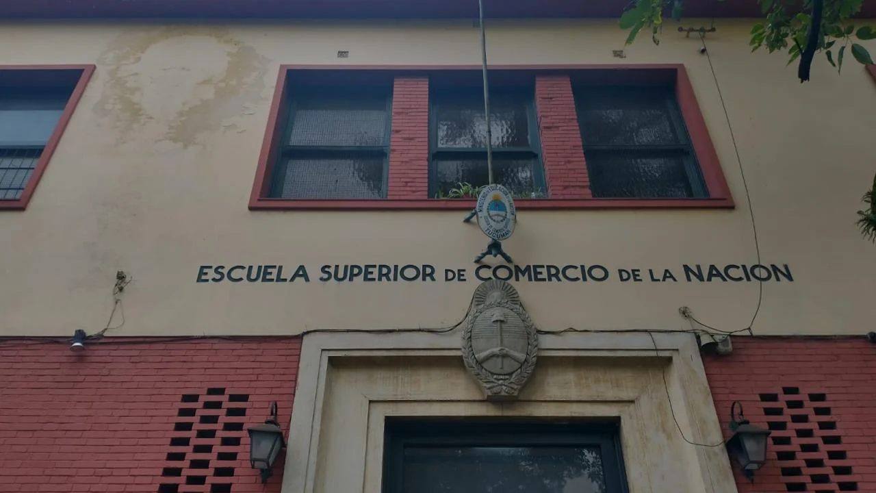 comerciouno1_large