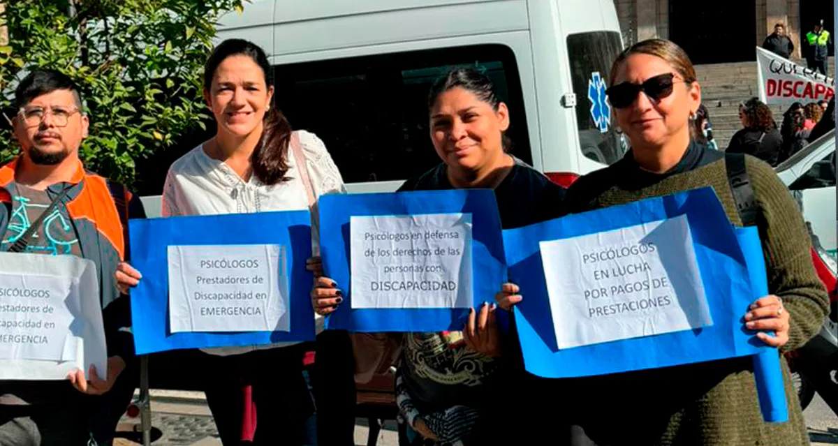 Gloria Heredia -segunda a la derecha