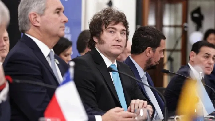 6946c874a3747_700_394!