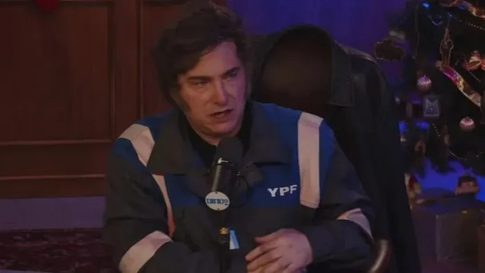 6943e7de46317_700_394! (1)