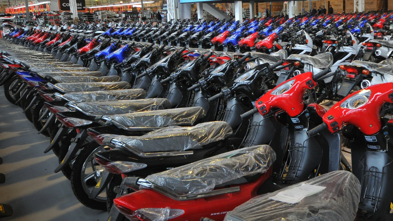 Una-imagen-de-archivo-de-una-planta-de-fabricantes-de-motos