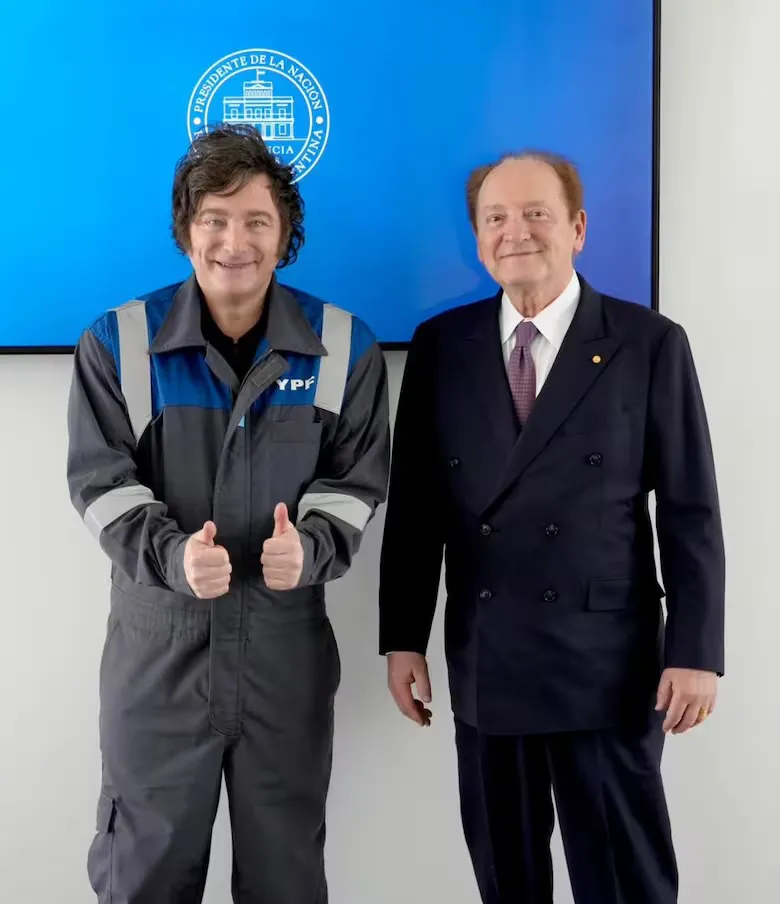 milei-visito-el-mameluco-en-una-reciente-reunion-IDMWB22KMBGKXI675K2UQ7YD2U