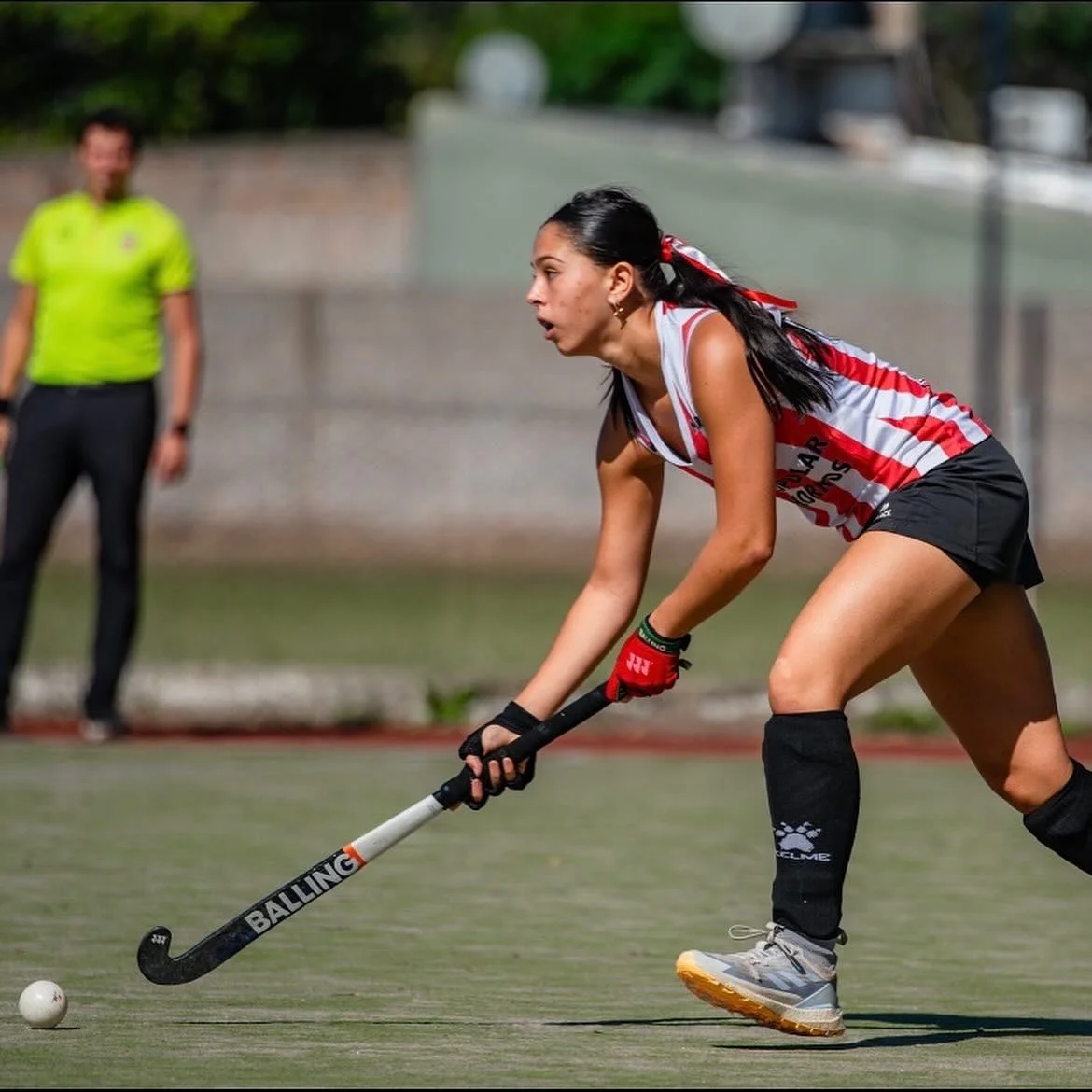 🔴⚪️ #Hockey¡Orgullo Santo! 🇦🇹Catalina Bravo, jugadora de nuestra Institución, fue convocada a