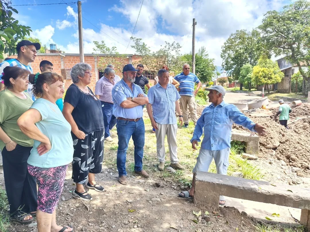 🚧 Una obra de cloacas en el barrio Villa Mitre pondrá fin a desbordes históricos en esa zona d (4)