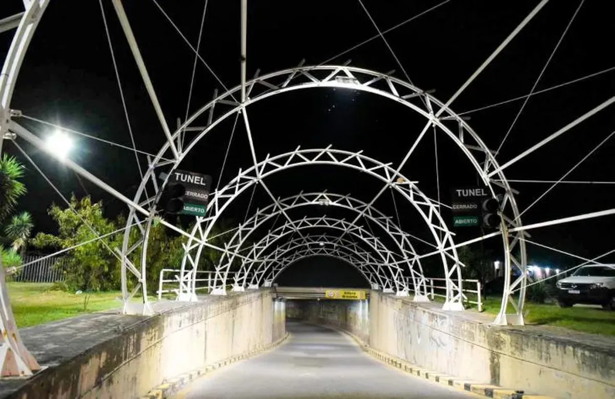 1764702693832517277155175204611