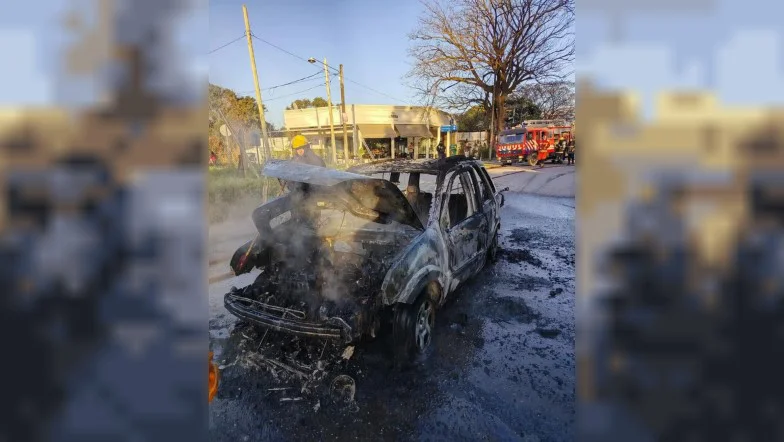 CAMIONETA PRENDIDA FUEGO