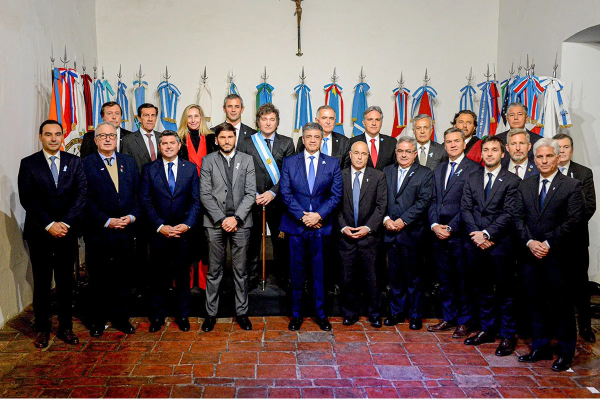 Milei-en-tucuman-firma-foto-NA-presidencia-3 (1)