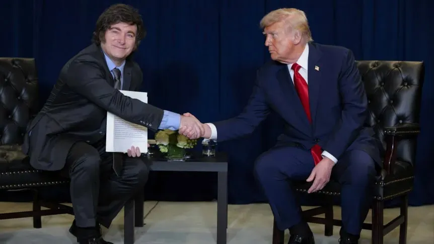 javier-milei-y-donald-trump-chip-somodevillagetty-images_862x485