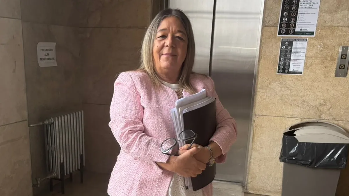 escribana-manuel-adorni-tribunales