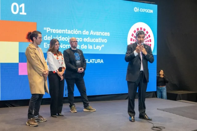 En-nombre-de-la-Ley-presentaron-la-demo-del-videojuego-educativo-en-la-Expocon-2025-640x426