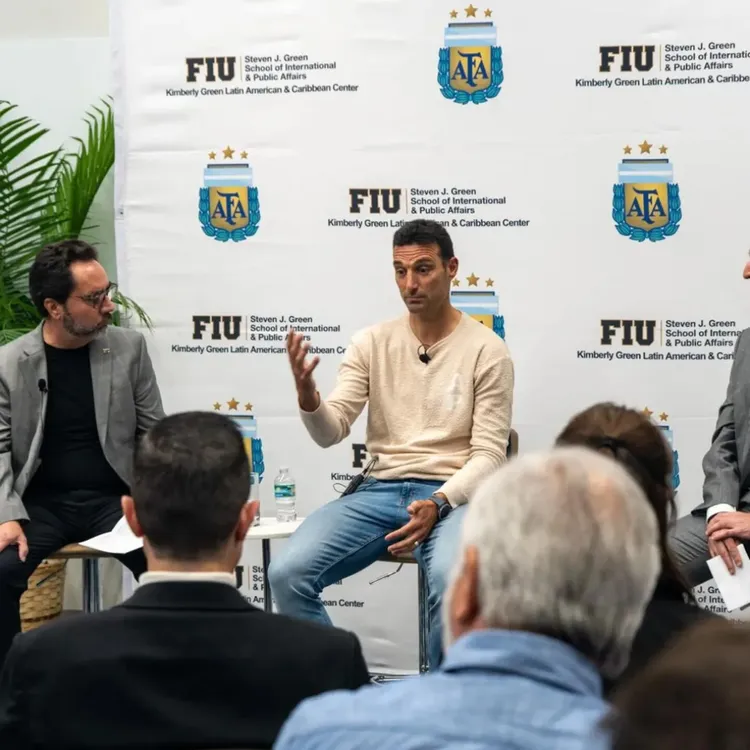 el-dt-de-la-albiceleste-estuvo-en-un-evento-de-afa-en-miami-foto-petersenleandroinstagram-S3PUBZMKXFFELHT6LTBKVI6SPA